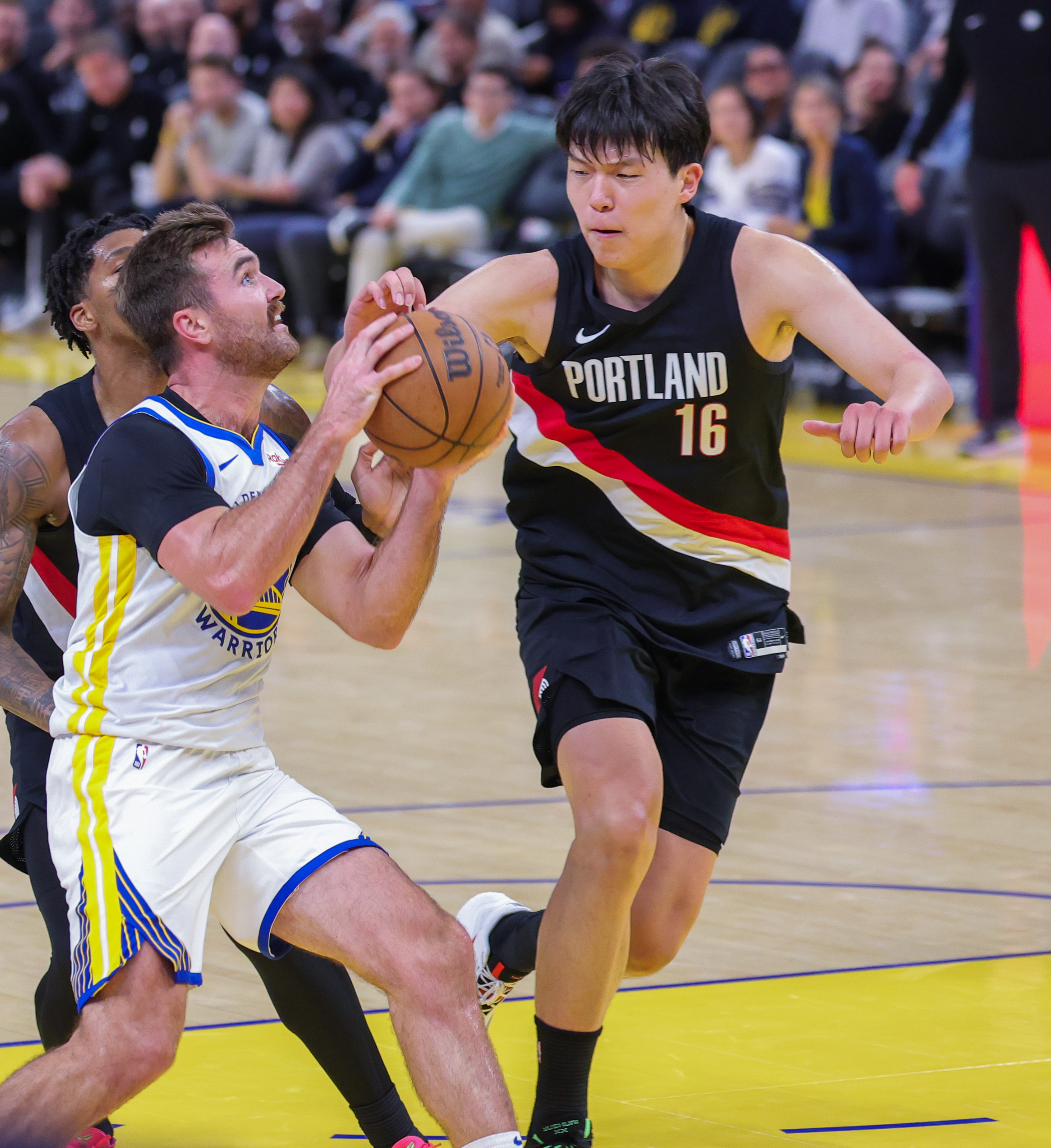 开云体育官网-包含冲刺阶段NBA季后赛传出新动向,印第安纳步行者内部沟通,管理层表态:引发热议,临场指挥获称赞的词条