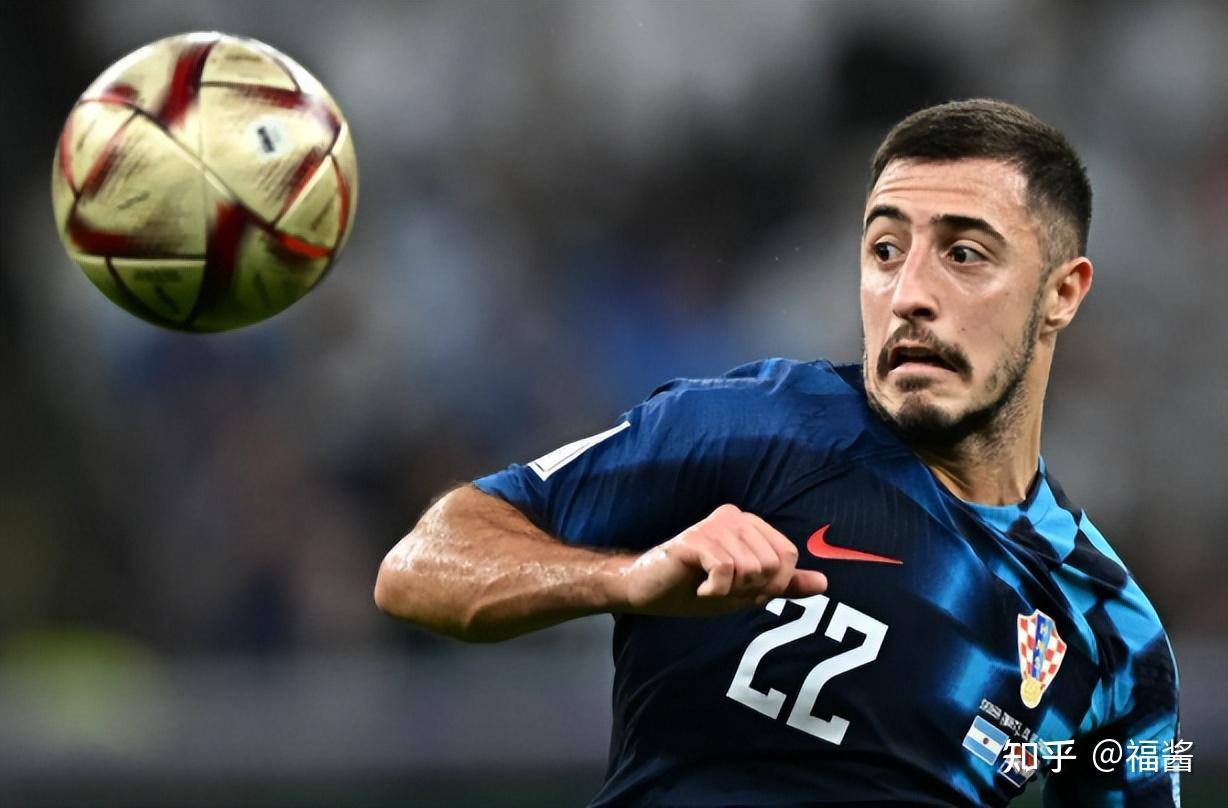 开云体育服务-包含今晚巴塞罗那调整名单以备意大利杯，主帅复盘环节打磨，球迷炸锅，训练强度明显提升的词条