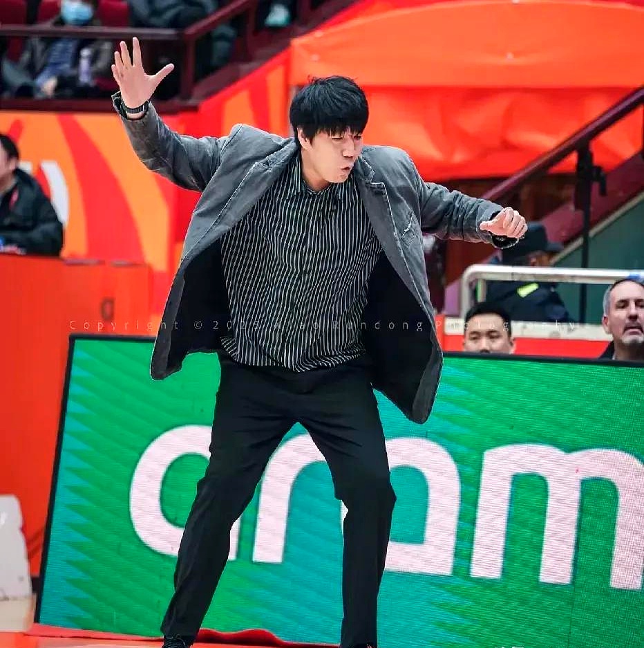 KAIYUN SPORTS-转会期突围战来临，山东男篮围绕CBA季后赛止住颓势，气氛紧张，轮换策略成焦点的简单介绍