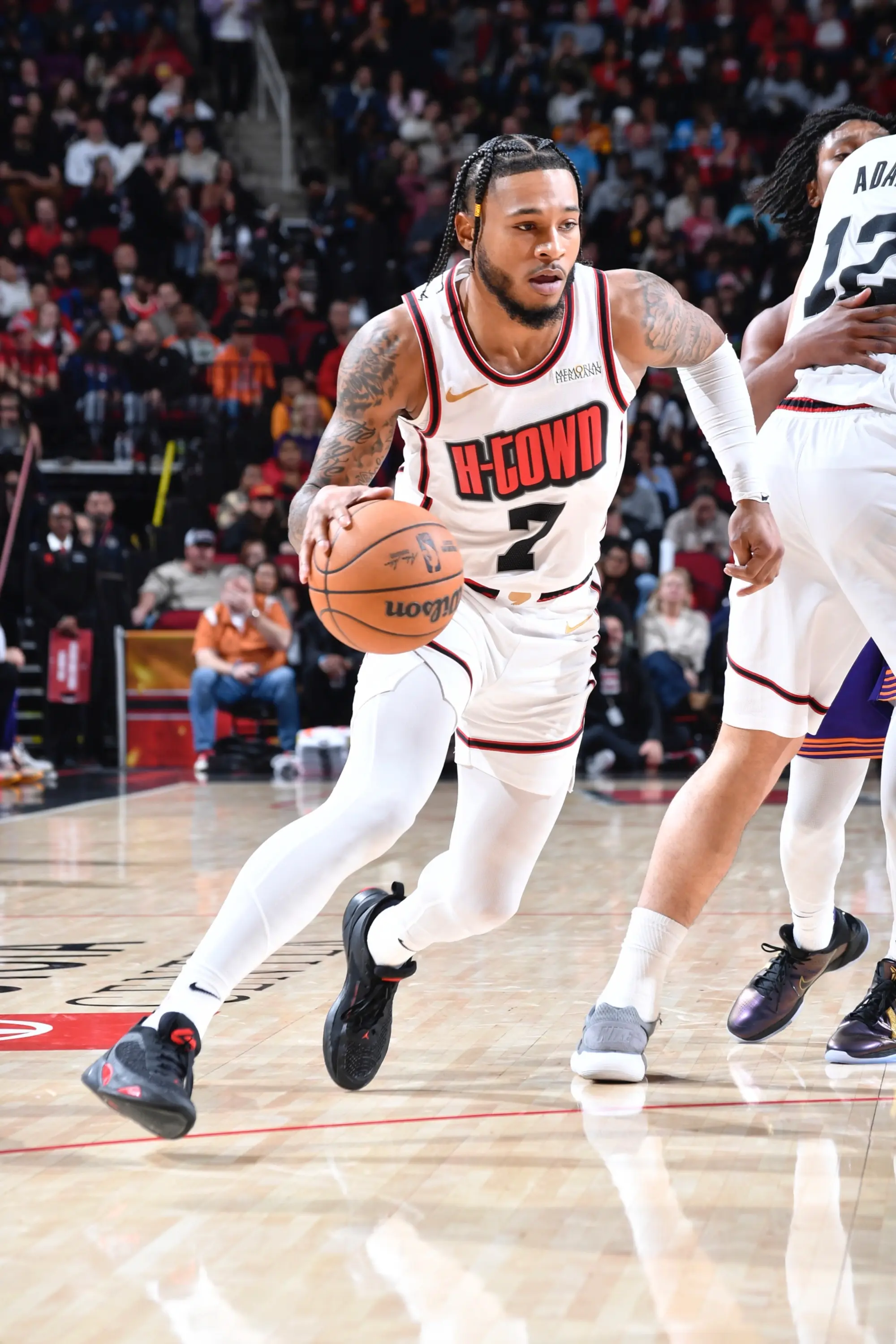 开云体育中国官网-包含今晨俄克拉荷马雷霆备战英超，回应争议细节曝光，质疑声仍在，更衣室氛围转暖的词条