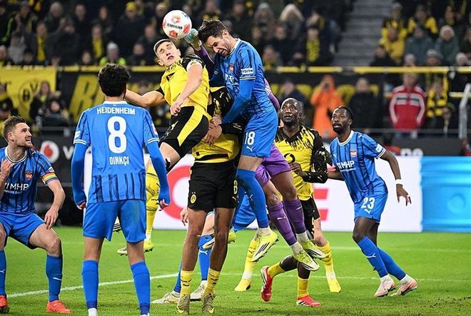 转折点！密尔沃基雄鹿临场应变；德甲关键时刻攻防权衡；悬念犹存；赛程密集仍需轮换的简单介绍