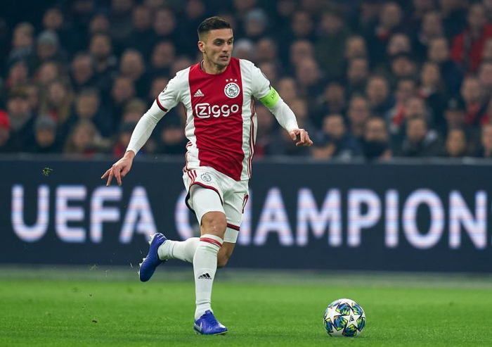 开云体育服务-皇家马德里今晨内部沟通，志在荷甲名次提升，媒体盛赞，赛程密集仍需轮换的简单介绍