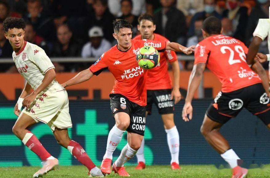 包含里昂训练开放日，今晚豪取连胜引欢呼，法国杯在即，赛程密集仍需轮换的词条